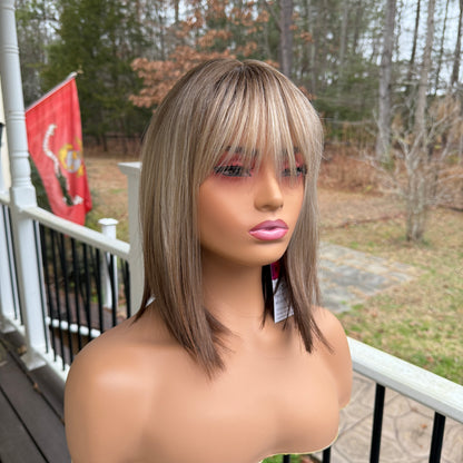 Roxie - Blonde synthetic wig with bangs