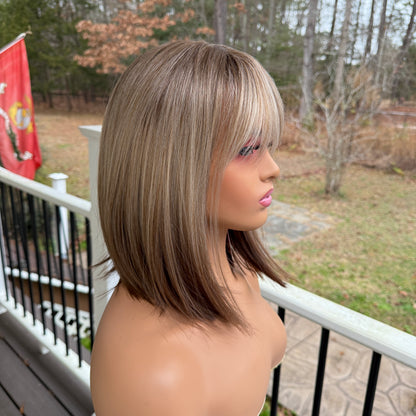 Roxie - Blonde synthetic wig with bangs